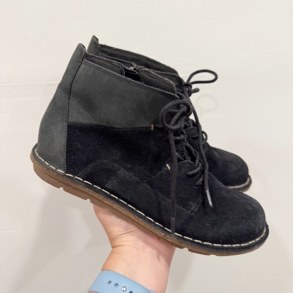 Clarks Collection Tamitha Key Lace-Up Ankle Boots Suede Leather Black Size 6.5 - Picture 1 of 10